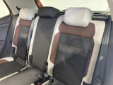 シートは適度な硬さによって長時間の運転でも疲れにくいと定評があります。国産車とは全く違った座り心地ですが、長年培われた欧州の椅子文化をご体感ください。