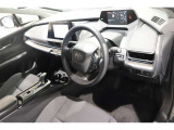 運転席から見たインパネ周りです。シートからはメーターはもちろん、広く周りを見渡せるフロントウィンド&インパネはリラックスして運転に集中することが出来ます!
