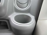 小物入れにもなるドリンクホルダーが両側付いて便利です