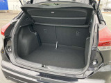 ハッチバックタイプですが、荷室スペースもしっかりございます!