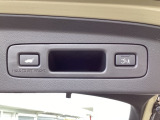 ハンズフリー機能付きパワーテールゲートで、重い荷物を持っていても足をかざすだけで開閉可能。予約クローズ機能により、離れると自動で閉まるため、積み込み後もスムーズに移動できます。