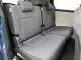 見えないところまで徹底洗浄!中古車をキレイで気持ちよくお乗りいただけるよう、トヨタ認定中古車はしっかりクリーニング。エンジンルームやシートを外した洗浄まで目に見えないところまで徹底的に洗浄しています。