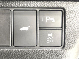 【パワーバックドア】スマートキーや運転席のボタンを押すだけでリアゲートが自動で開閉します!荷物を持っている時や、高い位置にあるバックドアを閉める際に便利な機能です♪