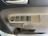 パワーウィンドウスイッチで運転席から全席の窓の開閉ができます♪