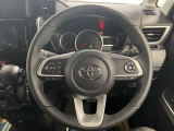 快適な操作性の運転席、ハンドルも綺麗に清掃済みです!もちろん安全を守るエアバッグも装備しているので安心してお乗りいただけます(^^)