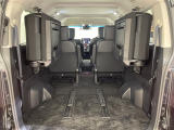 【トランク】積み込みやすくて、たっぷり積める荷室です。シートアレンジできるものは、乗車人数と荷物の量や大きさによってシートを動かすことができるので、より快適なドライブが可能です!