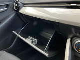 車検証なども収納できる大型のグローブボックスは、使い勝手もよく役立ちます!