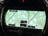 ●純正ナビ:一体感のあるナビは、高級感ある車内を演出してくれます。オーディオ機能も充実しておりますので、運転もより楽しめます♪