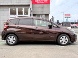 カーセンサーでご成約の方にエアコンクルーンフィルターを交換しています。