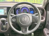 【純正革巻きステアリング】上質な革を使用することで、手にしっかり馴染みとても運転しやすいハンドルです♪