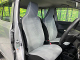 運転席シート廻りは使用感も少なく、良好な状態となっています。前オーナー様が丁寧に使っていたことがよくわかりますね。