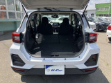 リヤシートを倒せば、さらに大きなお荷物が積めて大活躍します!