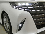 LEDヘッドライトです。デザイン性がよくとても明るいので、夜間の走行や悪天候でも安心です。しかも長寿命!