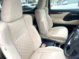 運転席シート廻りは使用感も少なく、良好な状態となっています。前オーナー様が丁寧に使っていたことがよくわかりますね。