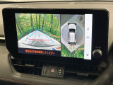 【パノラミックビューモニター】専用のカメラにより、上から見下ろしたような視点で360度クルマの周囲を確認することができます☆死角部分も確認しやすく、狭い場所での切り返しや駐車もスムーズに行えます。