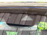 【スマートブレーキサポート】走行中に前方の車両等を認識し、衝突しそうな時は警報とブレーキで衝突回避と被害軽減をアシスト。より安全にドライブをお楽しみいただけます。