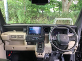 フロントガラスが大きく、ワイドな視界で運転もしやすくなるように、設計されています。
