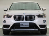 【キドニーグリル】BMWの代名詞。一目見ただけでBMWであると認識できる確固たるアイコンとして存在感を放ちます。