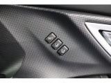 運転席のポジションを2つ、記憶させることができます。ボタンを押すと設定したポジションに電動で移動します。