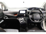 必要な装備を使いやすい位置に配置した機能的な運転席まわり。操作感や車両感覚など、ぜひ運転席に座って確かめてください。