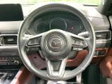 【純正革巻きステアリング】上質な革を使用することで、手にしっかり馴染みとても運転しやすいハンドルです♪