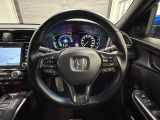 ハンドルにHondaセンシング系のクルーズコントロールやレーンキープアシストなどのスイッチと、オーディオの操作スイッチが装備されています。ハンドルから手を離さず安全に操作できます。