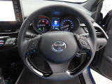 ぜひ展示車の運転席に座ってみてください。
