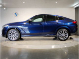 【XDrive】強大なパワーをXdriveシステムが瞬時に理想的な可変配分を行い、かつてない安心・快適・スポーティな走りを約束します。走行状況に応じてトルク配分を最適化してくれる優れものです!
