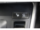駐車位置を設定すれば自動で駐車してくれる「アドバンストパーク」搭載しています。(作動条件など詳しくはスタッフまでお問い合わせください)