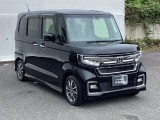 スライドドアは通常のドアに比べて、車のボディーに対し平行に開閉し、開けてもスペースを取りません。出入り口が大きいドアはお子様のいるご家庭はもちろん、混んだ駐車場でも大活躍です!