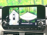 【マルチアラウンドモニター】専用のカメラにより、上から見下ろしたような視点で360度クルマの周囲を確認することができます☆死角部分も確認しやすく、狭い場所での切り返しや駐車もスムーズに行えます。