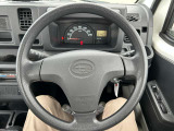 運転時に使用する部分になります。握りやすく、回しやすいかが運転ストレスを左右しますね。