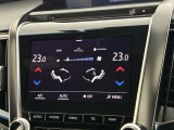 デュアルエアコンとは、運転席と助手席で、個別に温度設定ができる機能です。気温の感じ方は、人それぞれ違うもの。乗る人に優しい機能ですね。