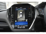 マルチビューモニターは、車両の前後左右に搭載された4つのカメラ映像を合成し、車両を真上から見ているような映像を11.6インチディスプレイに表示する機能です