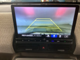 【バックカメラ】運転が苦手な方も車庫入れラクラクです!ギアをリバースに入れれば自動的に切り換わりますので、面倒な操作は不要です♪狭い駐車場もお車を傷つけず安心ですね!