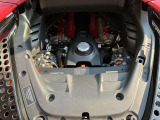 4.0L V8ツインターボエンジン+モーター3基を搭載、1000CVを発揮します。(カタログ値)