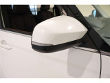 サイドターンランプ付きドアミラー。車両のドレスアップと右左折時の被視認性を兼ね備えたお洒落なミラーです。