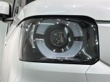 LEDヘッドライトは、点灯の瞬間から最大光量を発揮し、突然暗くなるトンネルなどでの安定感を高めます。