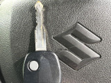 【キーレス】少し離れた場所からでもボタン一つでドアの開錠・施錠ができるのでとっても便利!ドアの鍵穴周りに傷をつけることもありません♪