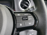 【ACC〈アダプティブ・クルーズ・コントロール〉】予め設定した車速内でクルマが自動的に加減速。前走車との適切な車間距離を維持しながら追従走行しドライバーの運転負荷を軽減します。