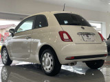 左リアフェンダーの丸みがFIAT500らしい柔らかさを感じさせます。塗装の艶も均一で、年式を感じさせない仕上がりです。