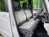 運転席シート廻りは使用感も少なく、良好な状態となっています。丁寧に使われていたことがよくわかりますね。