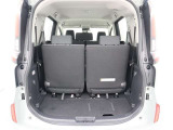 広々としていて、荷物が載せやすいトランクルームですよ(^^)/三列目シートを収納すれば、更に広くお使い頂けますよ♪