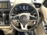 インテリアに合わせたデザインのステアリングは、運転される方のことも考え、運転しやすい形状、大きさです。是非一度、実際に触ってお確かめください。