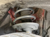 お車を安心してお乗りいただく為には、足回りの定期点検が欠かせません。サービスサポート(有償保証)では無料点検もご提供しており、安心のカーライフをお過ごしいただけるサポート体制が整っています。