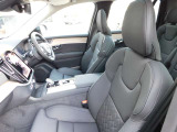 ボルボのシートは人間工学に基づいて設計されており・街乗り遠乗りともに快適にお乗りいただけます。