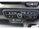 オートエアコンのお車ですので室内の温度をスムーズに調整してくれます♪