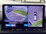 バックギアに入れますとご覧のような画像に自動的に切り替わります。車庫入れ時に役立ちます。