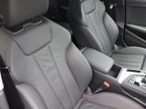 Audi正規ディーラーが高品質をお約束。高度な訓練・教育を受けたAudi専任メカニックが、100項目にもおよぶ精密な点検を実施。すべてクリアしたAudi車だけ、あなたのお手元に届けられるのです