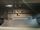 グローブボックス内にETC車載器を搭載しております。